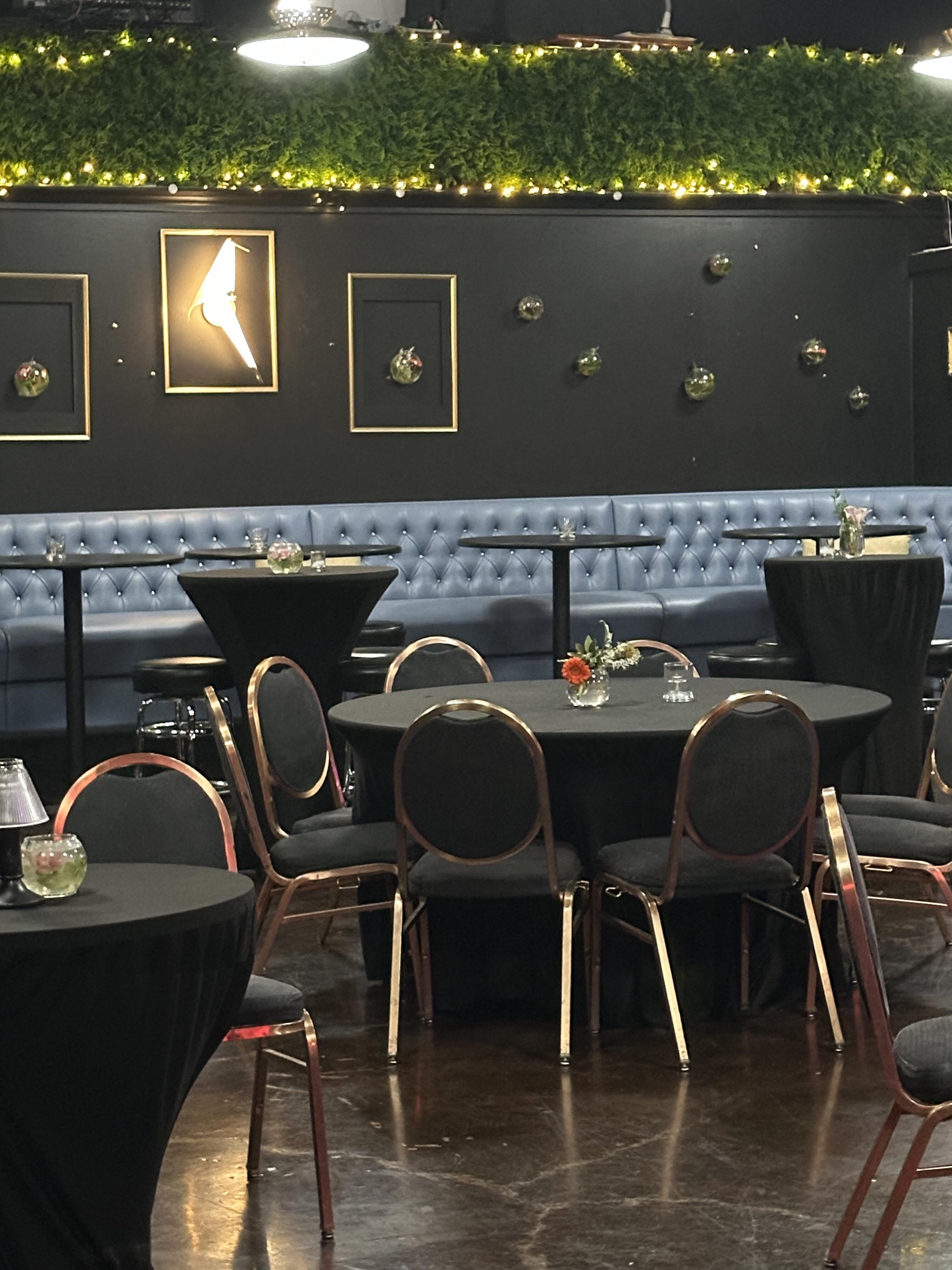 Tiered seating and table arrangement